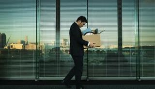 كيف يمكن التعامل مع خسارة الوظيفة في أوقات الأزمات؟
