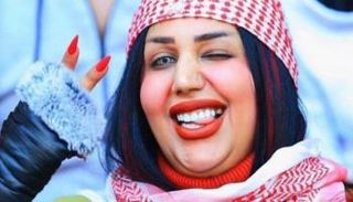 أم فهد خلال حضورها مباريات خليجي 25