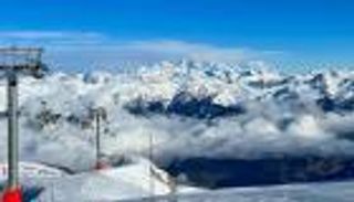 أكبر منطقة تزلج على الجليد في العالم.. ثلوج قوية تنجو من تغير المناخ