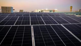 تدشين محطة للطاقة الشمسية بمطار القاهرة