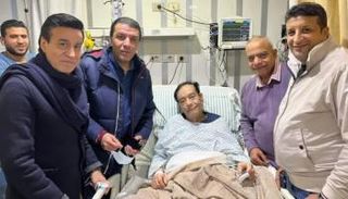  الموسيقار المصري حلمي بكر داخل المستشفى