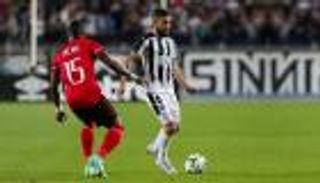 صفقة الزمالك التي تحولت إلى الأهلي.. أحمد قندوسي لن يحل أزمة مارسيل كولر