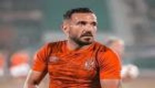 صورة تقلق جماهير الأهلي.. هل يغيب علي معلول عن كأس العالم للأندية؟