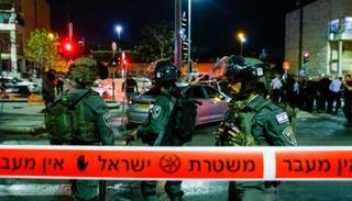 القوات الإسرائيلية في موقع الهجوم بالقدس