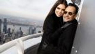 في حضور سلمى حايك.. زوج جنيفر لوبيز يدخل القفص الذهبي للمرة الرابعة