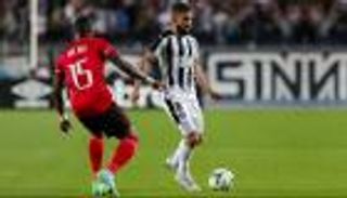 "عمولات وسماسرة".. لماذا خسر الزمالك سباق أحمد قندوسي؟