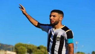 هل يشارك أحمد قندوسي لاعب الأهلي في كأس العالم للأندية