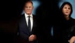 صدام بيربوك وشولتز بألمانيا.. أزمة "الأمن القومي" بلا حل 