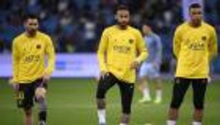 بتفسير غريب.. ميسي ومبابي ونيمار سر أزمة باريس سان جيرمان