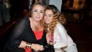 "أنا والبنات".. والدة هنا الزاهد على كرسي المذيعة لأول مرة