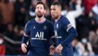 قاهر ميسي ومبابي.. لعبة جعلته مدربا ويتم تغريمه كل مباراة