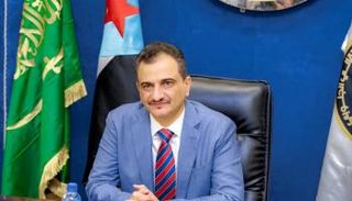 محافظ عدن خلال اجتماع هيئة رئاسة الإنتقالي