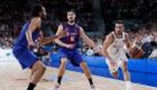 قبل 4 أسابيع من الكلاسيكو.. ريال مدريد يحرج برشلونة في السلة