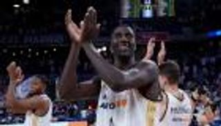 إسماعيلا ديانيه.. قصة سنغالي حسم كلاسيكو السلة لريال مدريد