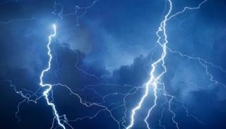 صواعق البرق الفائق مدمرة