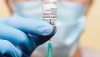 من الفكرة إلى التطبيق.. رحلة لقاحات "الرنا مرسال" التي كرمتها نوبل