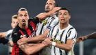 إبراهيموفيتش يفسر أزمة مانشستر يونايتد عبر كريستيانو رونالدو
