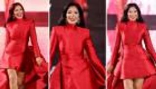 منى زكي عارضة أزياء لأول مرة.. إطلالة نارية في أسبوع الموضة (صور)