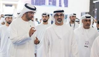 الشيخ خالد بن محمد بن زايد يزور معرض