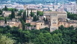 قصر الحمراء في غرناطة