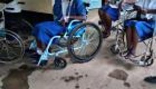 مرض غامض يصيب طالبات في كينيا.. آلام شديدة تشل الرُكبة (فيديو)