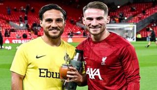 أليكس ماك أليستر وشقيقه كيفين