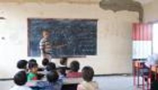 اليمن في يوم المعلم 2023.. المعاناة تلاحق المدرسين في ظل انقطاع الرواتب