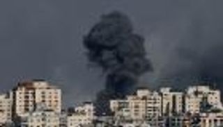 "السيوف الحديدية".. إسرائيل تقصف شمال ووسط قطاع غزة