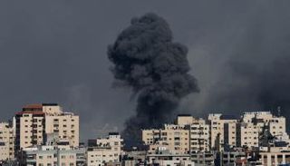 أعمدة الدخان في سماء غزة