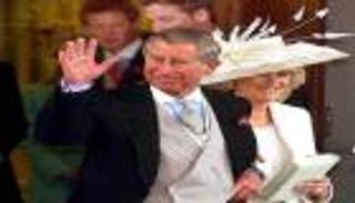 بعد 18 عاما.. سر غياب الملكة إليزابيث عن زواج تشارلز وكاميلا