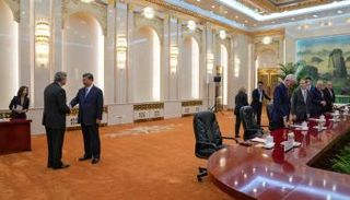 الرئيس الصيني خلال استقبال الوفد الأمريكي