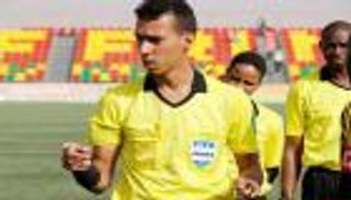 دخل التاريخ بمساعدة الأهلي.. من هو أول حكم في الدوري الأفريقي؟