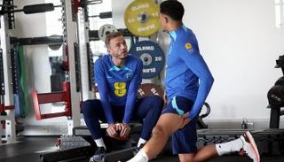 ألكسندر أرنولد وجيمس ماديسون في منتخب إنجلترا