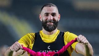 كريم بنزيما في تدريبات الاتحاد السعودي