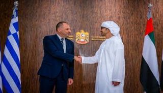 الشيخ عبدالله بن زايد آل نهيان يستقبل وزير خارجية اليونان