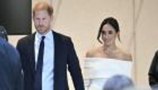 بعد المطاردة الكارثية.. موكب أمني لحماية هاري وميغان