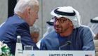 محمد بن زايد وبايدن يبحثان هاتفيا تطورات الأوضاع في المنطقة