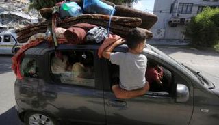 سكان في شمال غزة يفرون باتجاه جنوب القطاع 