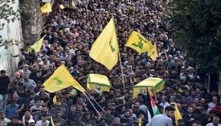 تشييع جثامين مسلحي حزب الله بعد استهدافهم في قصف إسرائيلي