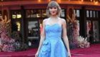 إطلالات مبهرة لنجمات حفل إطلاق فيلم تايلور سويفت (صور)