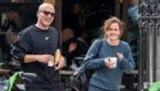 إيما واتسون وحسن العقاد.. صور خاصة تفتح باب الشائعات