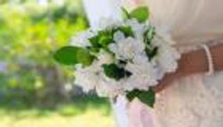 امرأة تتزوج من نفسها.. وتنفق 5 آلاف دولار على «حفل الزفاف»