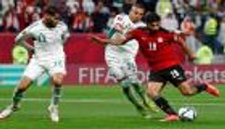 «تراحم من أجل غزة» تزين مباراة مصر والجزائر في أبوظبي (فيديو)