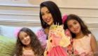 دنيا بطمة تتحدى طليقها وتنشر صور ابنتها (فيديو)