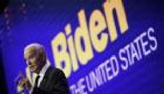 كوميديا سباق البيت الأبيض.. حملة بايدن تشاكس ترامب على منصته