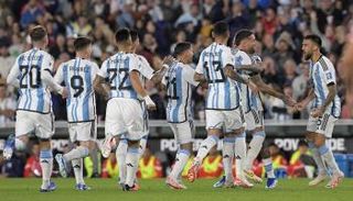 القنوات الناقلة لمباراة الارجنتين وبيرو