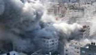 الحرب في يومها الـ13.. غزة تلملم أشلاءها وتنتظر فتح شريانها