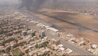 آثار المعارك في العاصمة السودانية الخرطوم - أرشيفية