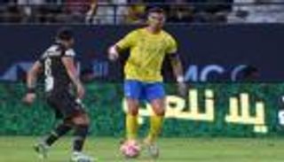راوغه وأسقطه أرضا.. طارق حامد يحرج رونالدو في الدوري السعودي (فيديو)