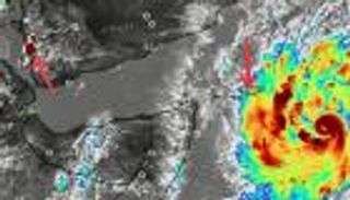 إعصار «تيج» يضرب سقطرى باليمن.. طوارئ وتحذيرات وقرار بتعليق الدراسة